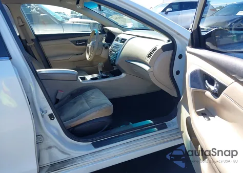 2015 Nissan Altima 2.5 S из США, поврежденный, VIN 1N4AL3AP3FC477463